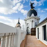 Edificio Fénix, Constitución 1 *