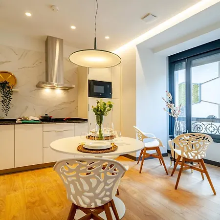 Apartamento Edificio Fénix, Constitución 1