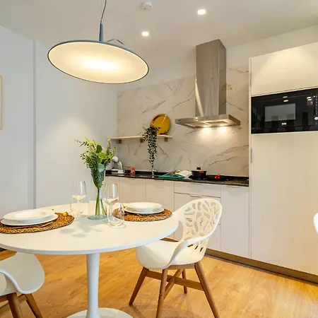 Apartamento Edificio Fénix, Constitución 1 *