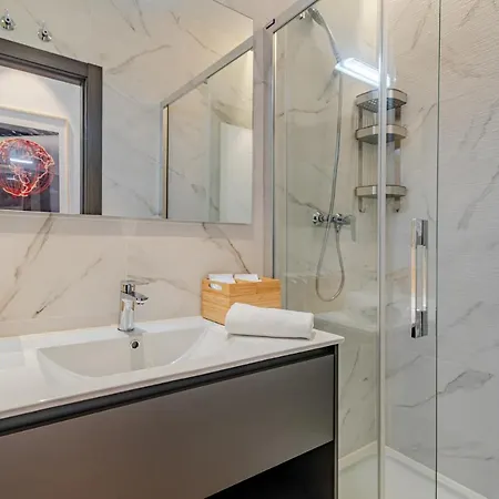 Edificio Fénix, Constitución 1 *