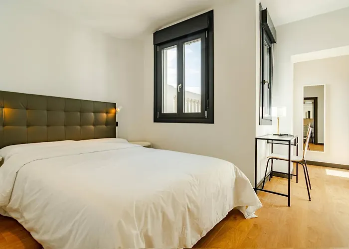 Apartamento Edificio Fénix, Constitución 1 *