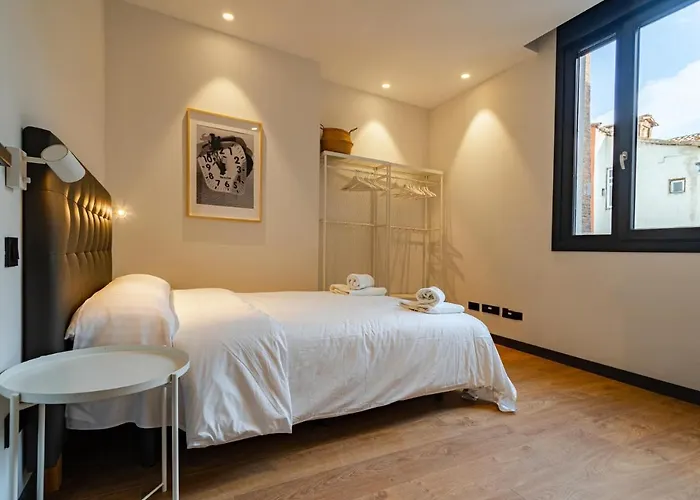 Edificio Fénix, Constitución 1 *